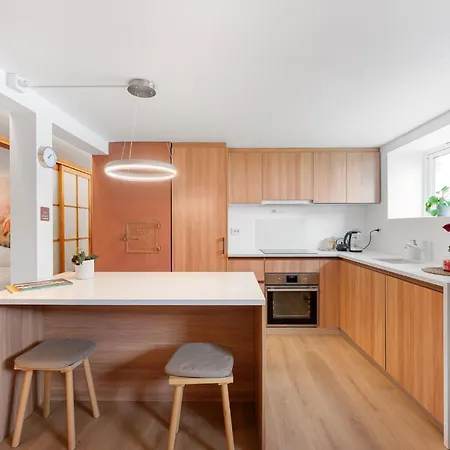 아파트 Japanese-inspired Hideaway In Calm, Cozy, And One Of A Kind